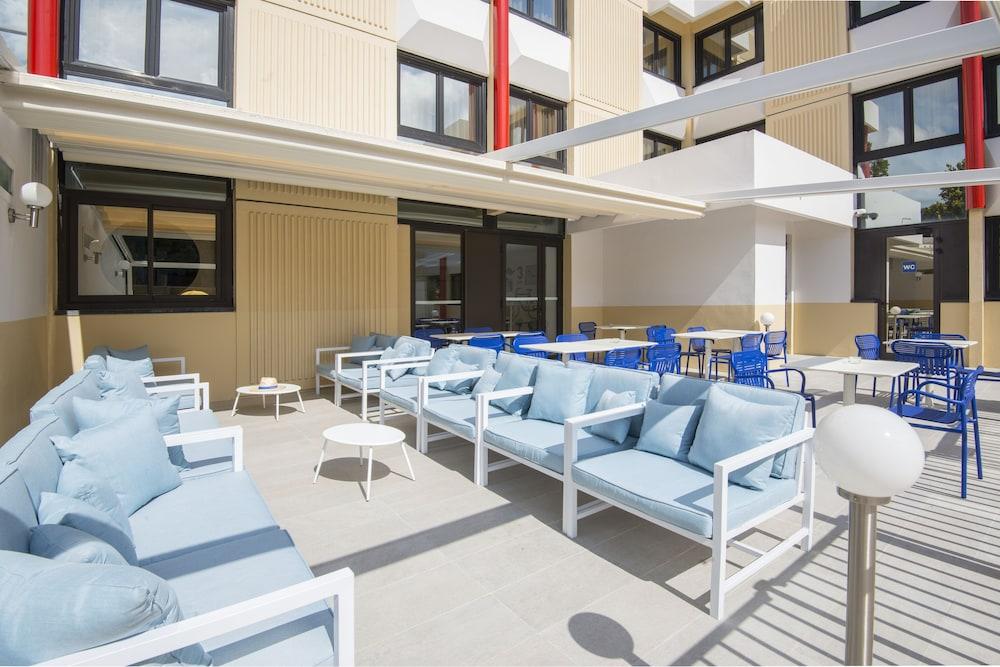 Hotel Ibis Styles Cap 3000 Aeroport