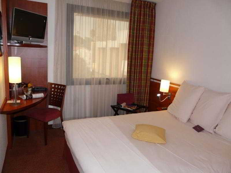 Ibis Styles Cap 3000 Aeroport Hotel