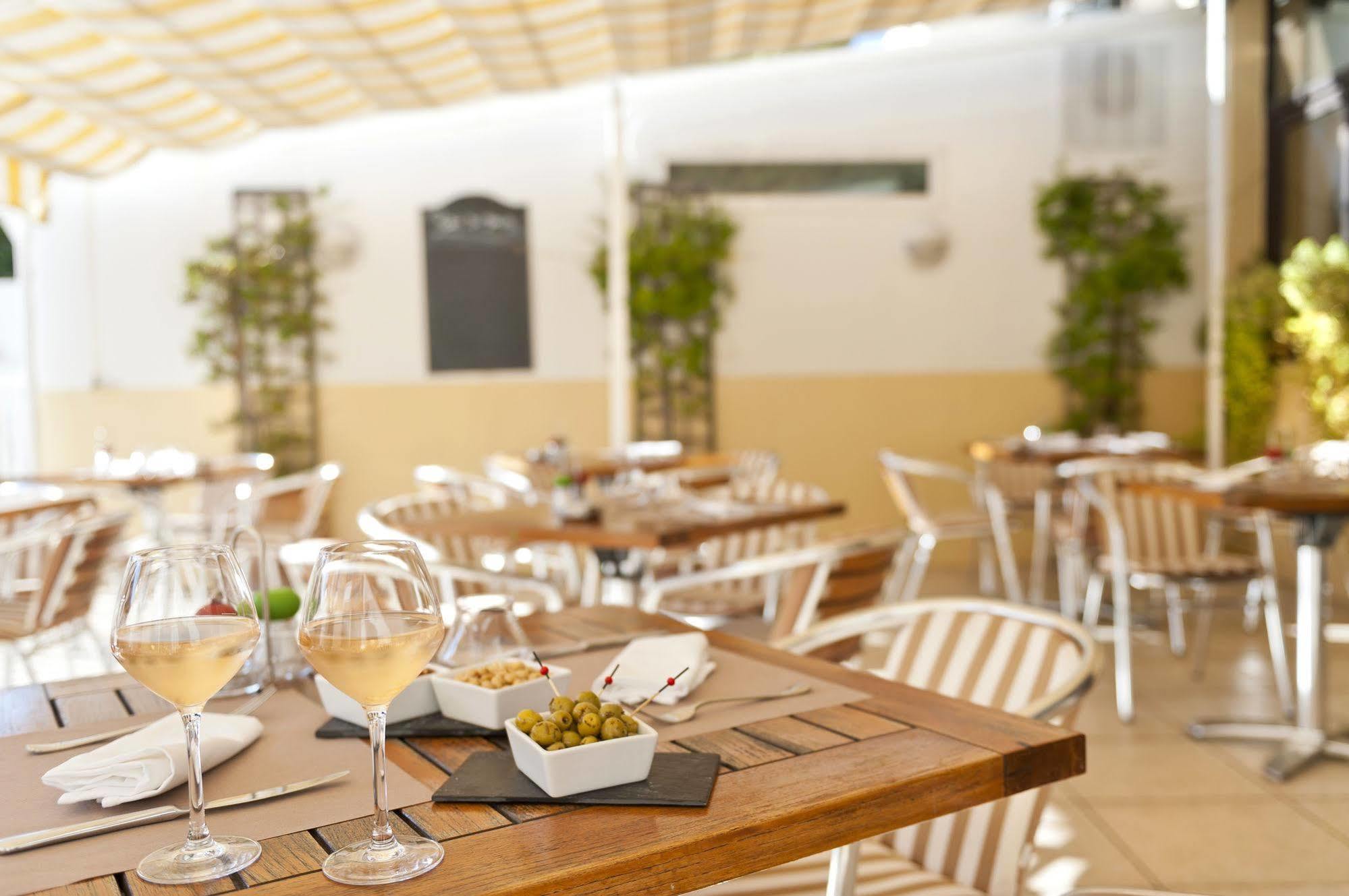 Ibis Styles Cap 3000 Aeroport Hotel
